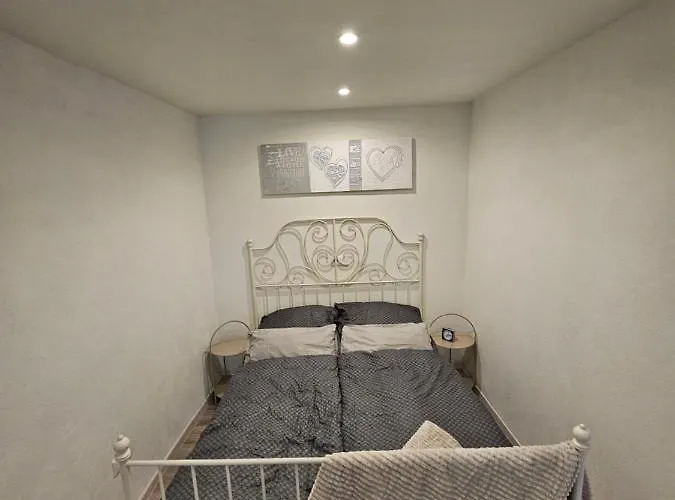 아파트 ,,hinter Der Mauer