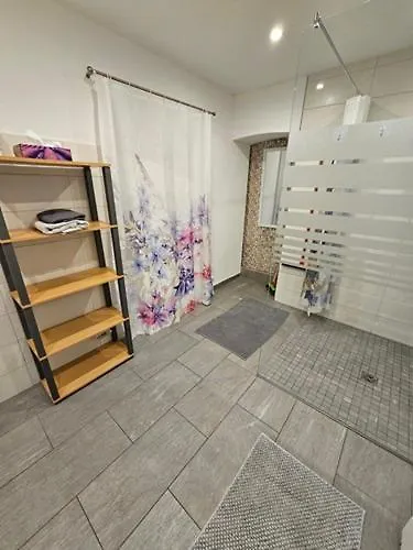 Daire ,,hinter Der Mauer